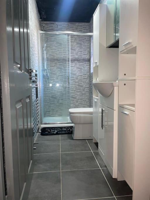Modern 2 Bedroom Apartment In Derby City Centre Экстерьер фото